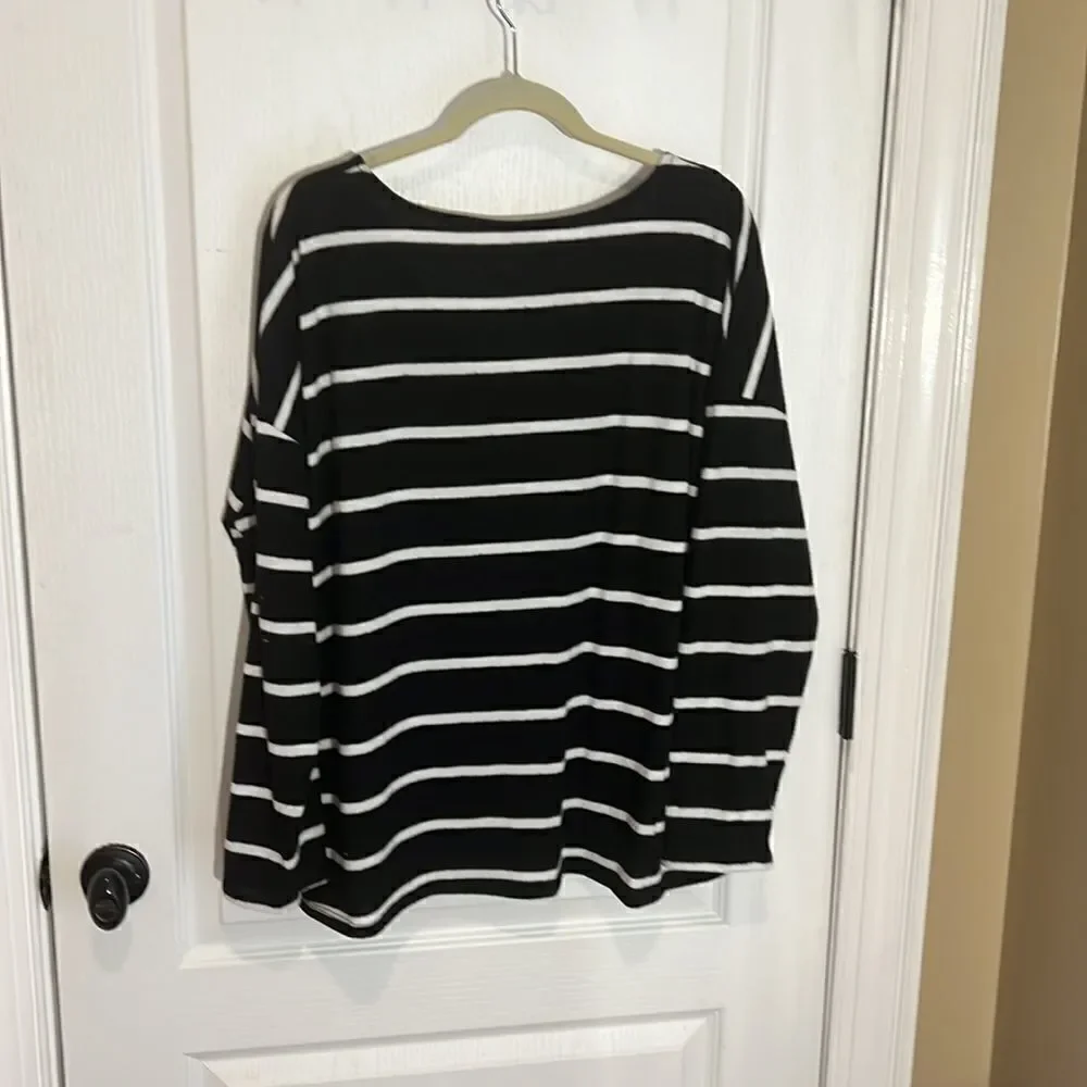 BIBI black and white striped lightweight v-neck sweater
